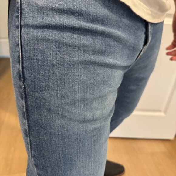 2 Pairs of Levi's in Blue and Midnight Grey - Picture 2 of 7